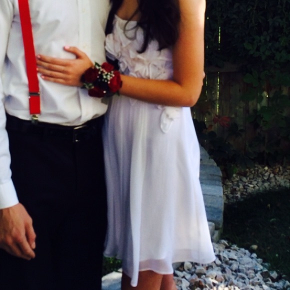 White BCBGMaxAzria Prom dress size 4 - Picture 2 of 3